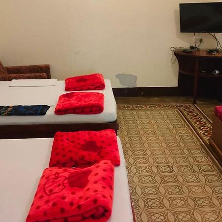 Bed And Breakfast At Colaba Mumbai Bagian luar foto