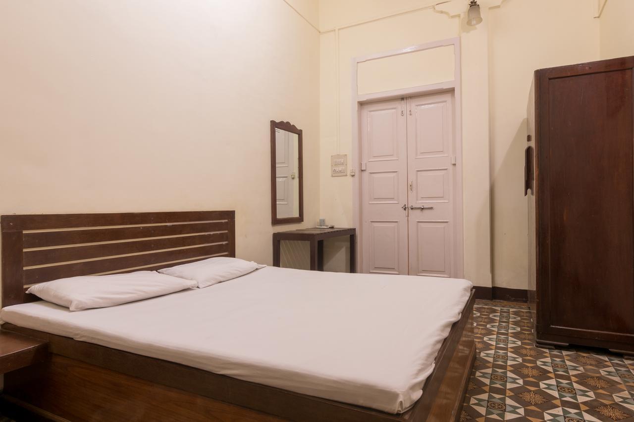 Bed And Breakfast At Colaba Mumbai Bagian luar foto