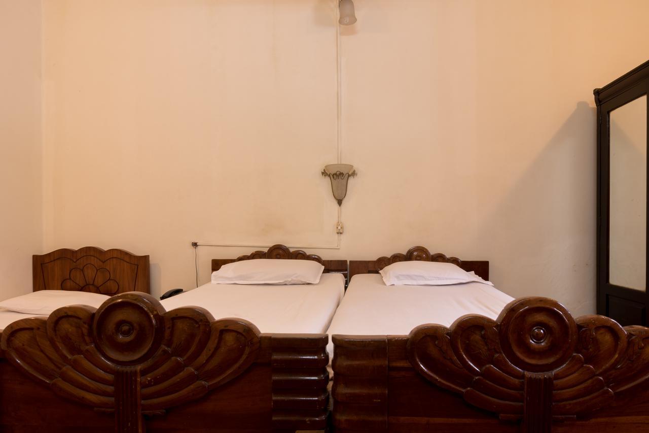 Bed And Breakfast At Colaba Mumbai Bagian luar foto