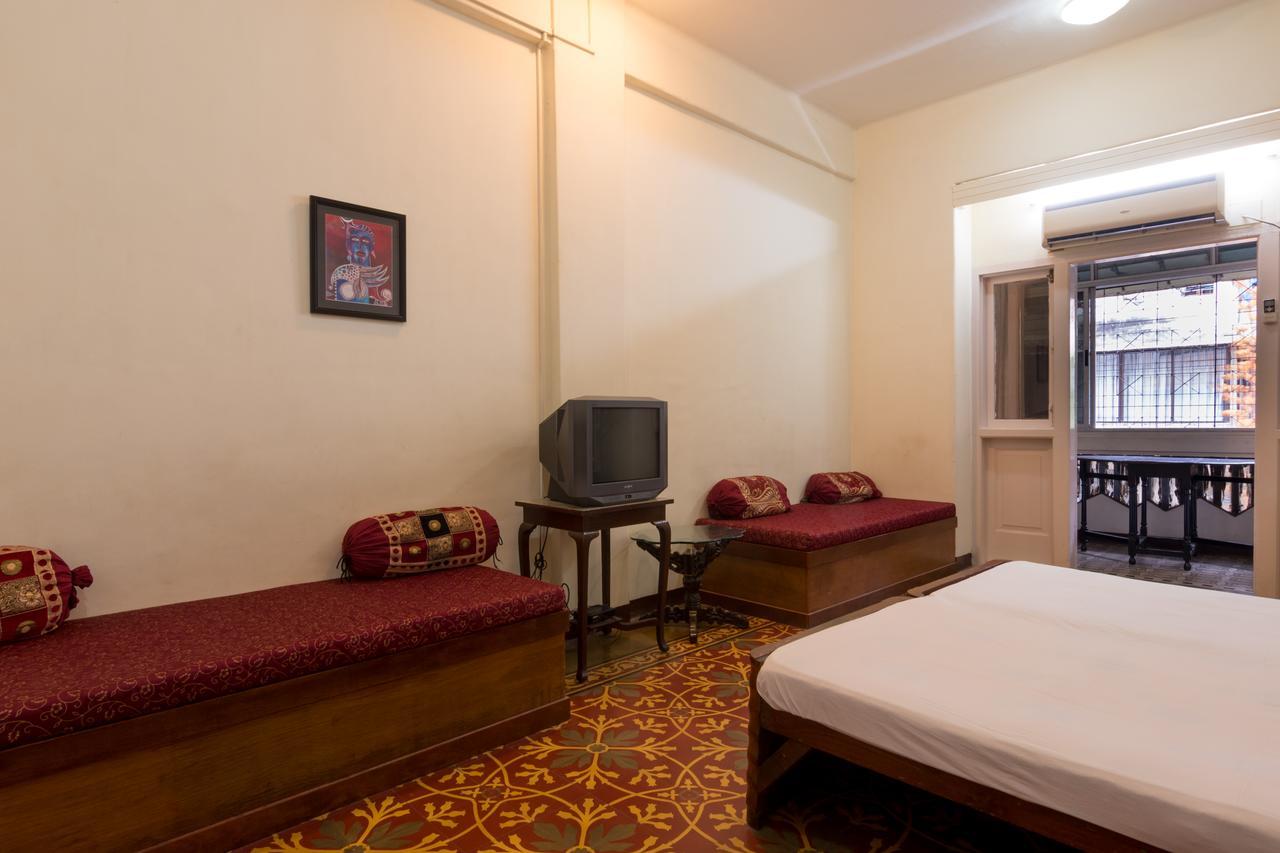 Bed And Breakfast At Colaba Mumbai Bagian luar foto