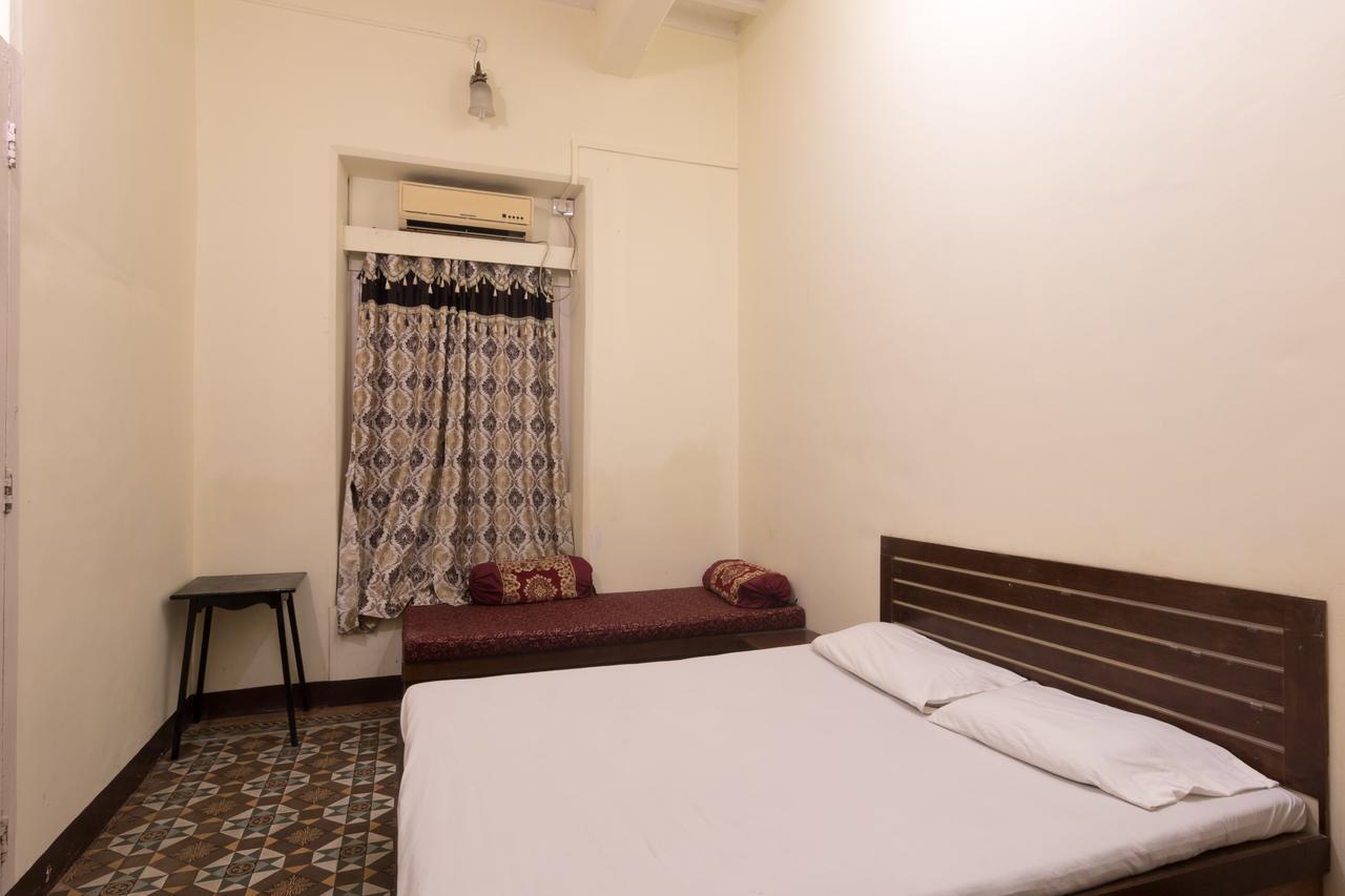 Bed And Breakfast At Colaba Mumbai Bagian luar foto