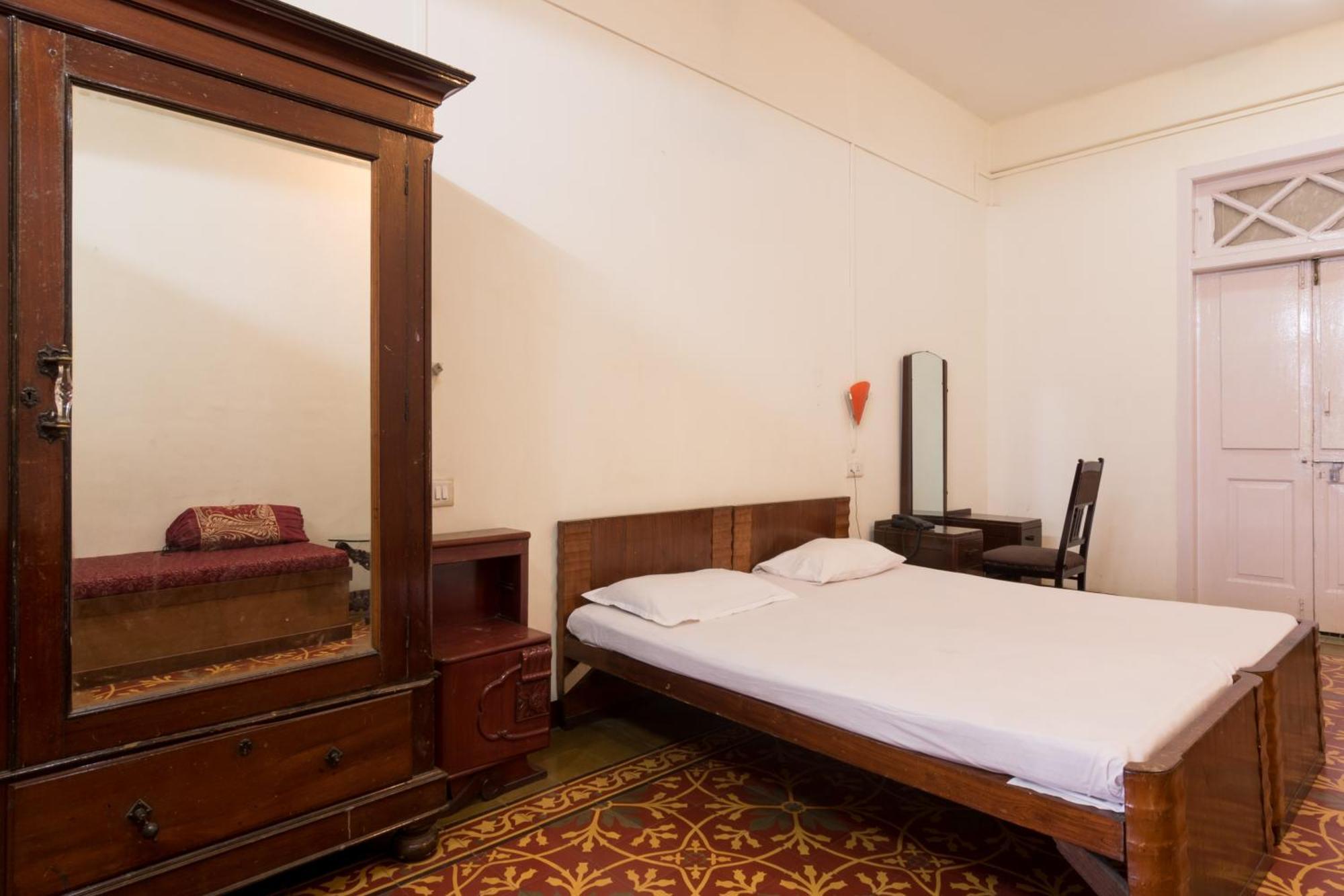 Bed And Breakfast At Colaba Mumbai Bagian luar foto