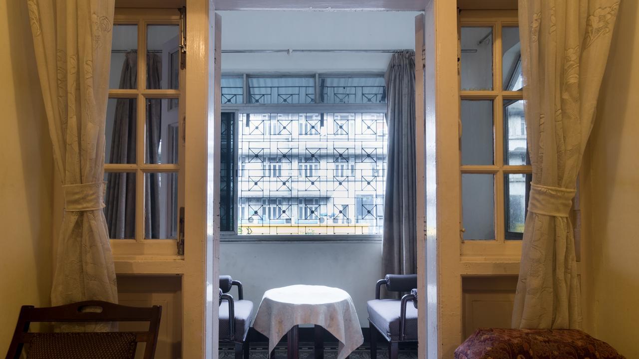 Bed And Breakfast At Colaba Mumbai Bagian luar foto
